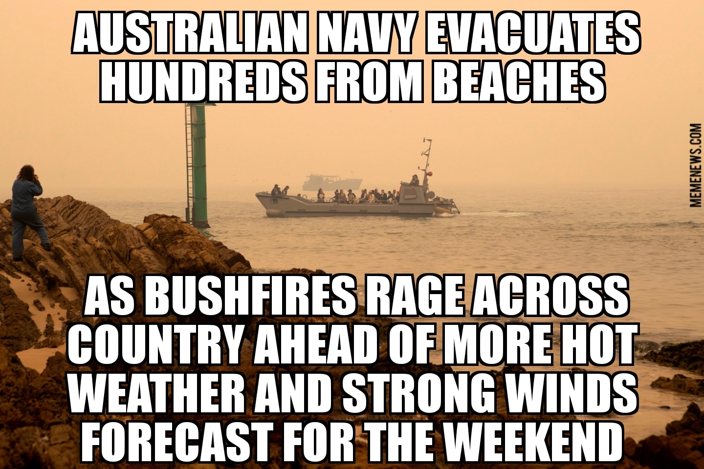 Australian Navy evacuates hundreds from beaches